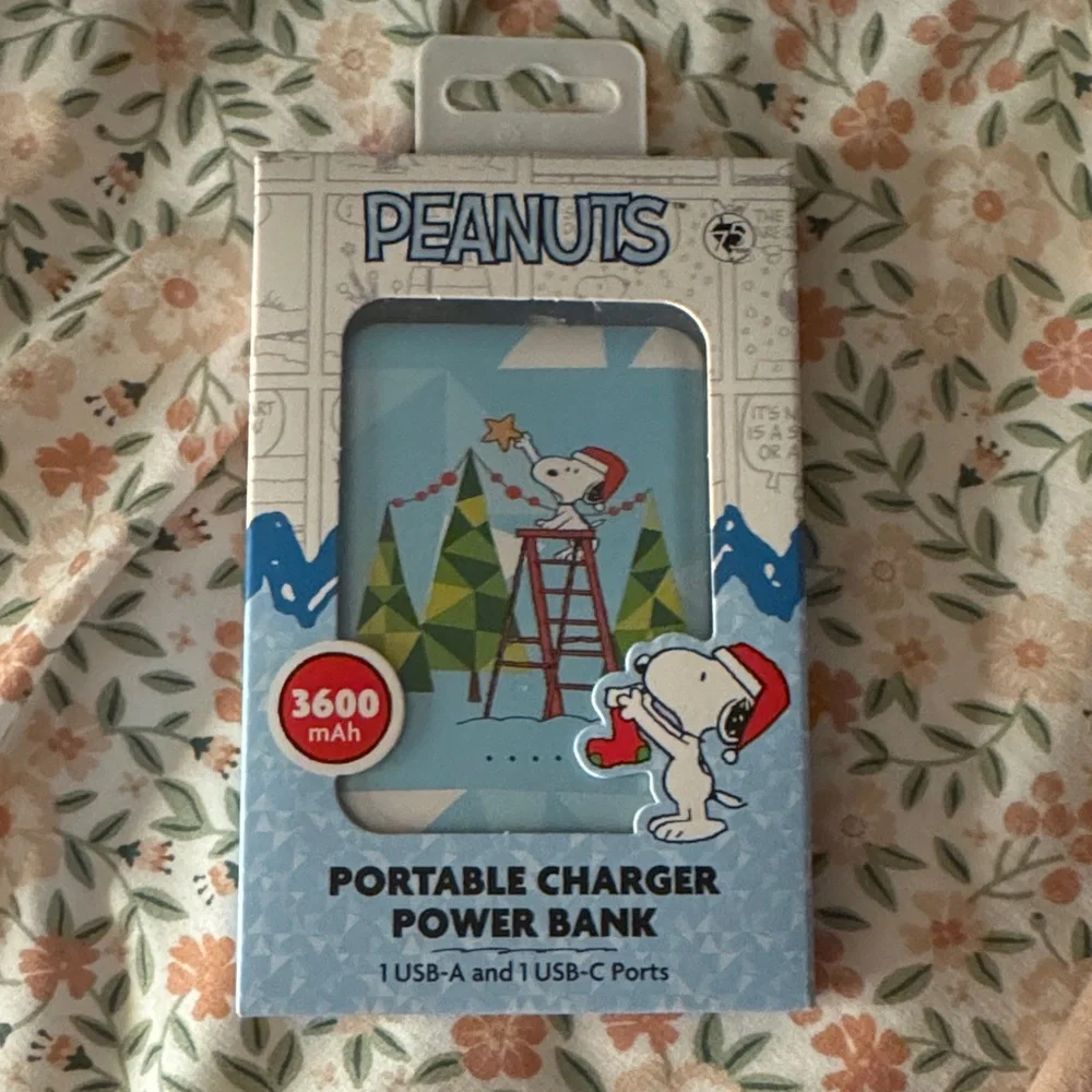Peanuts 3600mAh Portable Battery, Power Bank with Dual USB Ports NIB